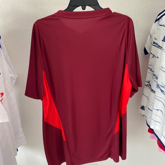 Adidas 2023/2024 Manchester United Training Soccer Jersey. - Picture 4 of 10